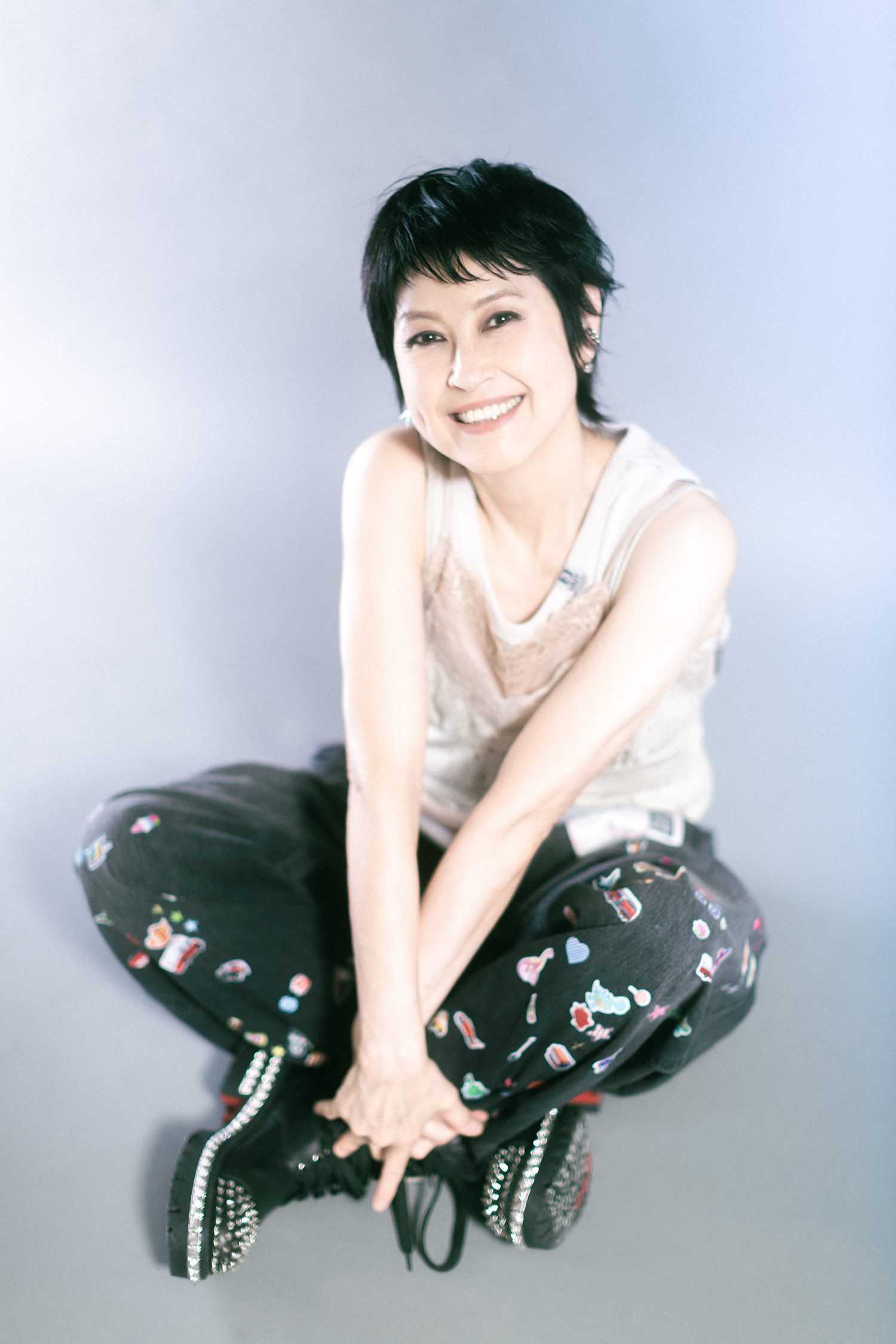 「岸谷香　KAORI PARADISE 2026　10回目のひとり旅」のポスター